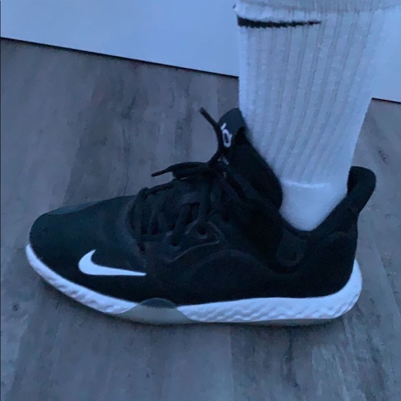 KD basketball shoes. - Picture 4 of 5